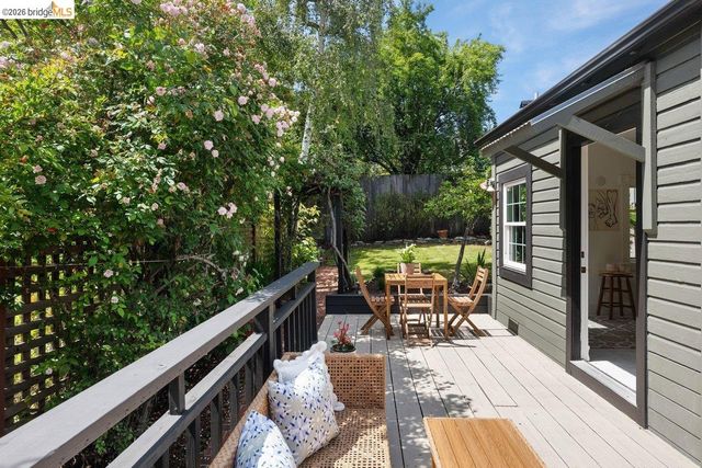 4369 Howe St, Oakland, CA 94611