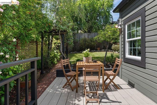 4369 Howe St, Oakland, CA 94611