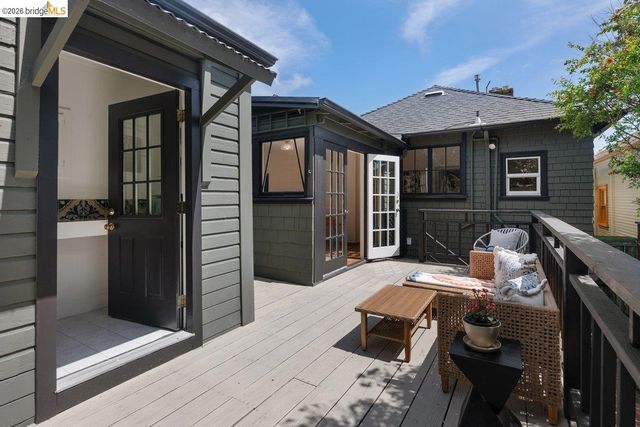 4369 Howe St, Oakland, CA 94611