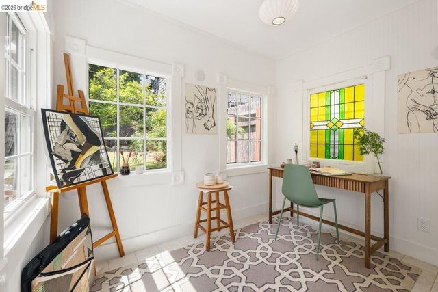 4369 Howe St, Oakland, CA 94611