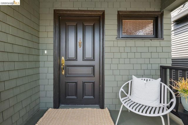 4369 Howe St, Oakland, CA 94611
