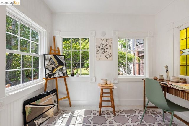 4369 Howe St, Oakland, CA 94611