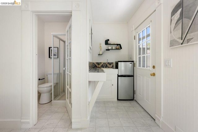 4369 Howe St, Oakland, CA 94611