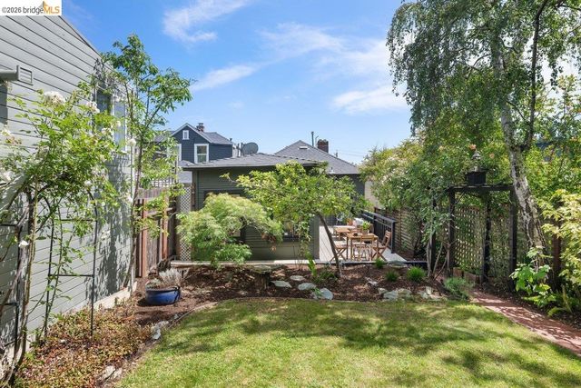 4369 Howe St, Oakland, CA 94611