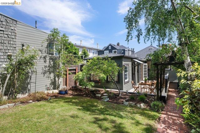 4369 Howe St, Oakland, CA 94611