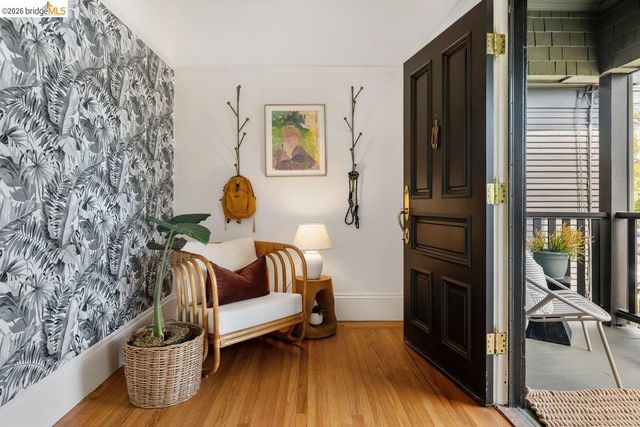 4369 Howe St, Oakland, CA 94611