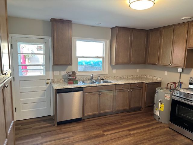 310 & 320 4th Street, Marion, IA 52302