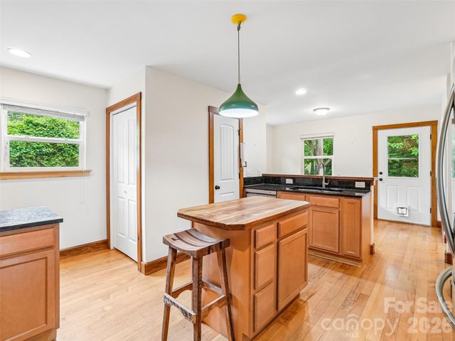 3 Delaware Avenue, Asheville, NC 28806