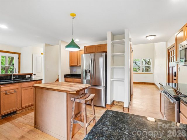 3 Delaware Avenue, Asheville, NC 28806