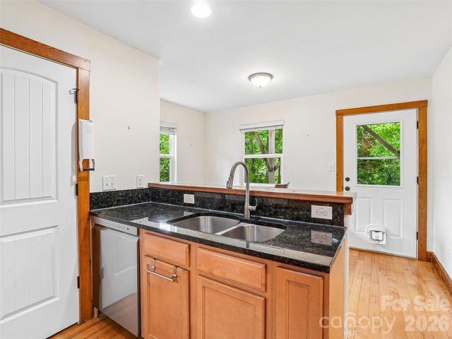 3 Delaware Avenue, Asheville, NC 28806