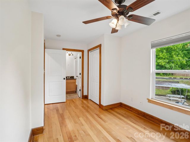 3 Delaware Avenue, Asheville, NC 28806