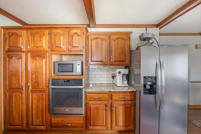 917 WINDWARD COURT, Oshkosh, WI 54901