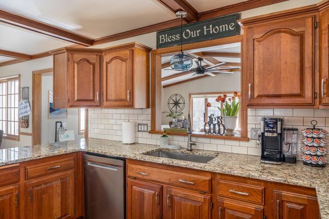 917 WINDWARD COURT, Oshkosh, WI 54901