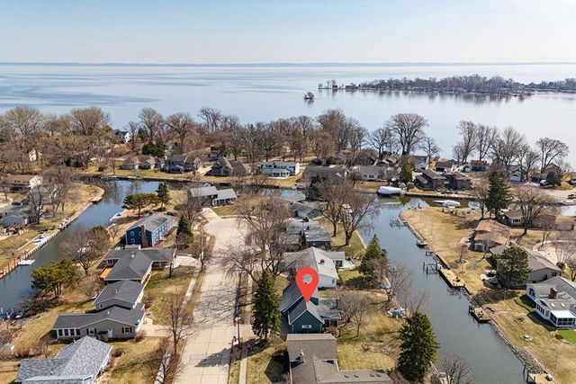 917 WINDWARD COURT, Oshkosh, WI 54901