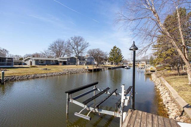 917 WINDWARD COURT, Oshkosh, WI 54901