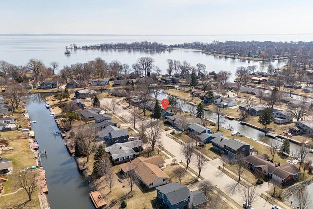 917 WINDWARD COURT, Oshkosh, WI 54901