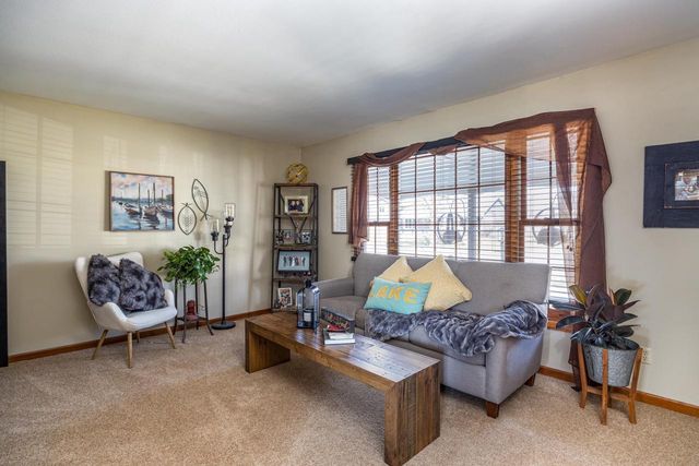 917 WINDWARD COURT, Oshkosh, WI 54901