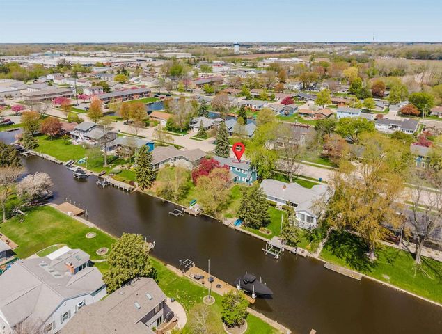 917 WINDWARD COURT, Oshkosh, WI 54901