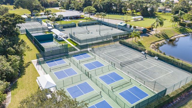 2918 SE Fairway 13, Stuart, FL 34997