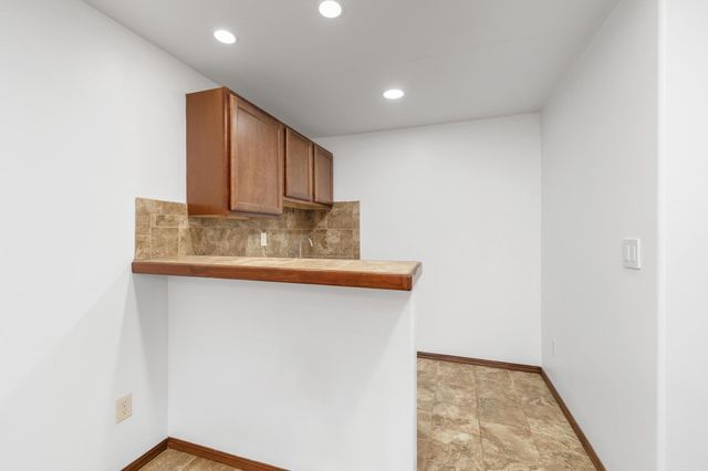 5334 N Rock Spring St, Bel Aire, KS 67226