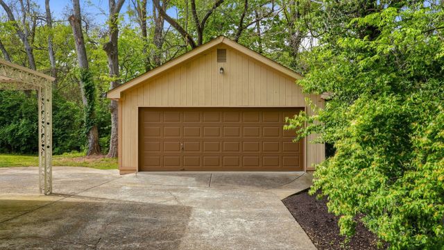 3731 Valley Ridge Dr, Nashville, TN 37211