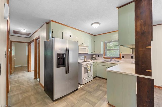 3622 Lower Lake Road, Thomasville, NC 27360