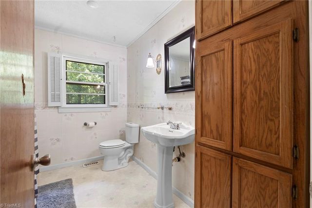 3622 Lower Lake Road, Thomasville, NC 27360