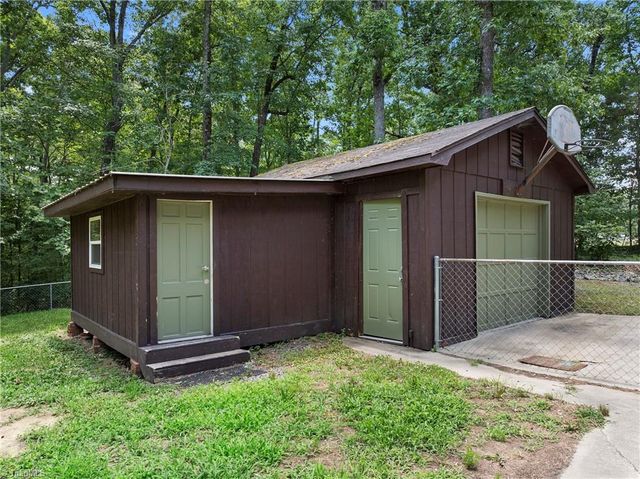 3622 Lower Lake Road, Thomasville, NC 27360