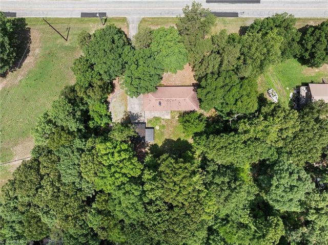 3622 Lower Lake Road, Thomasville, NC 27360