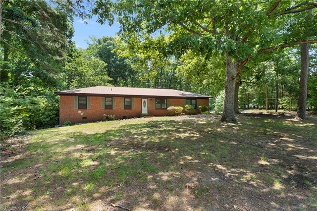 3622 Lower Lake Road, Thomasville, NC 27360