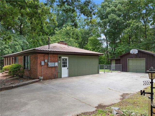 3622 Lower Lake Road, Thomasville, NC 27360