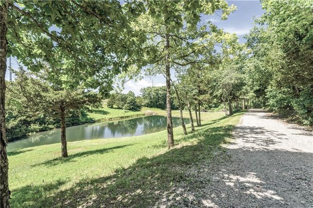 33180 W 95th Street, De Soto, KS 66018