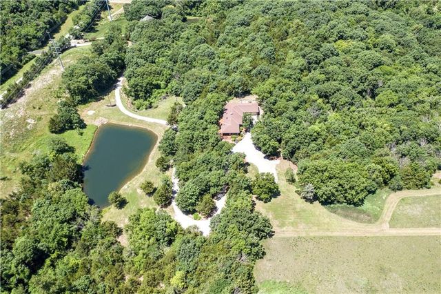 33180 W 95th Street, De Soto, KS 66018