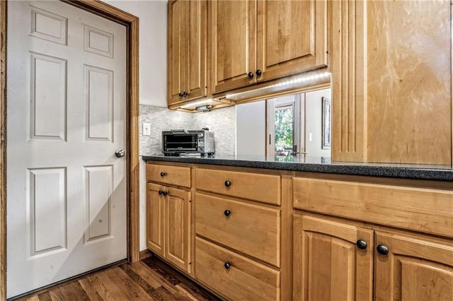 33180 W 95th Street, De Soto, KS 66018