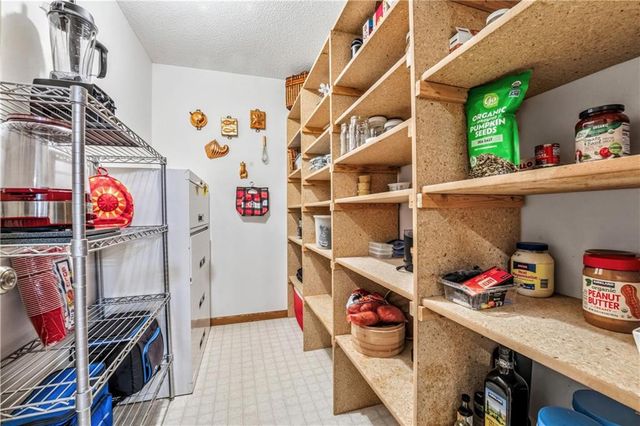33180 W 95th Street, De Soto, KS 66018
