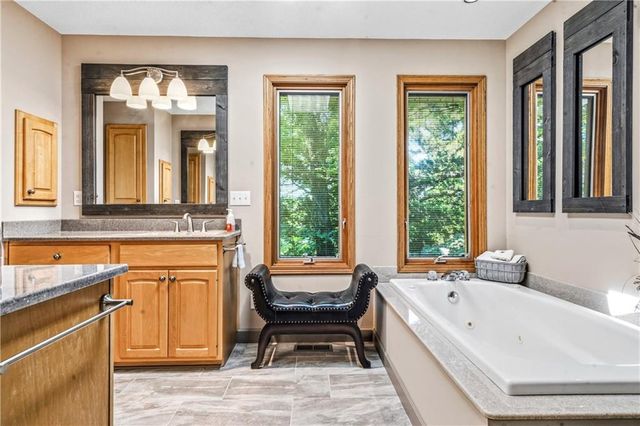 33180 W 95th Street, De Soto, KS 66018