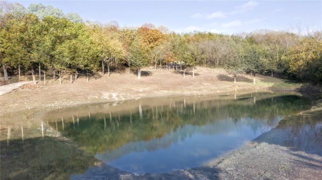 33180 W 95th Street, De Soto, KS 66018