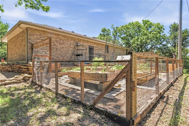 33180 W 95th Street, De Soto, KS 66018