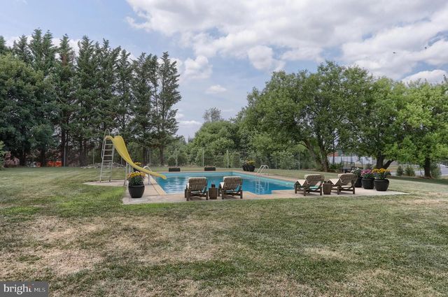 451 S RACE ST, Myerstown, PA 17067