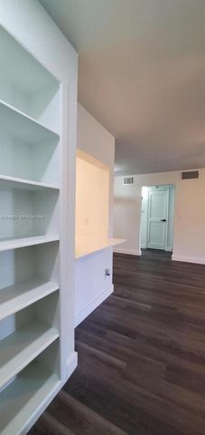 927 Riverside Drive 324, Coral Springs, FL 33071