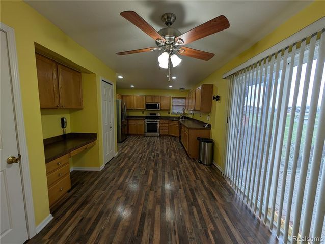 33445 Bay Hill Drive, Romulus, MI 48174