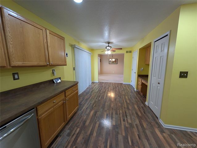 33445 Bay Hill Drive, Romulus, MI 48174