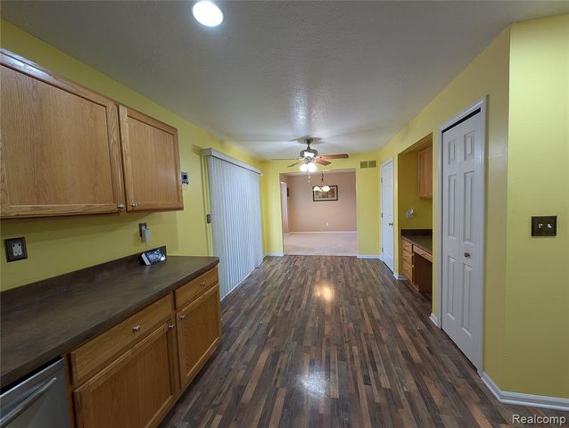 33445 Bay Hill Drive, Romulus, MI 48174