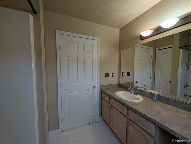 33445 Bay Hill Drive, Romulus, MI 48174