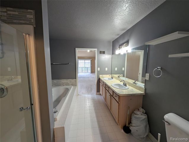 33445 Bay Hill Drive, Romulus, MI 48174