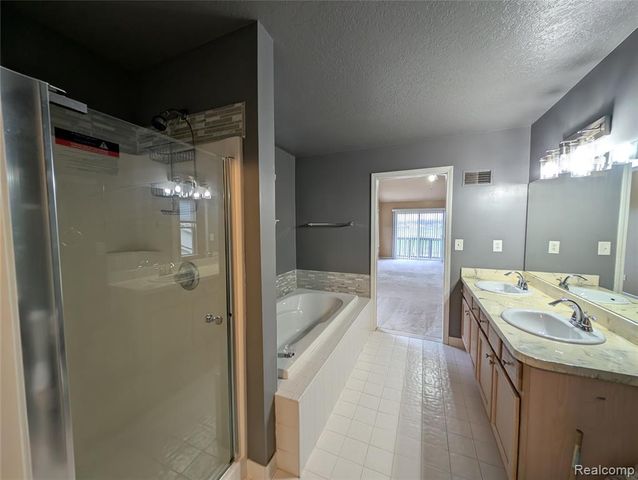 33445 Bay Hill Drive, Romulus, MI 48174