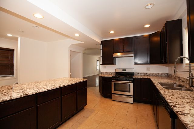 6828 30th Place, Berwyn, IL 60402