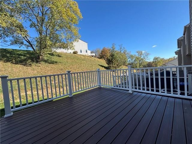 2006 Overlook Ct, North Strabane, PA 15317