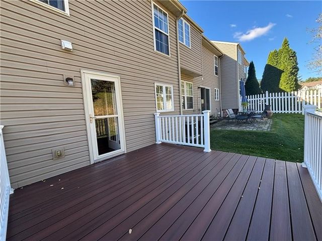 2006 Overlook Ct, North Strabane, PA 15317