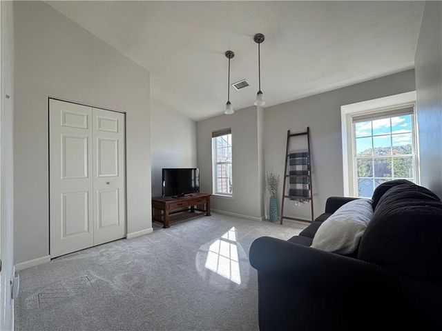 2006 Overlook Ct, North Strabane, PA 15317